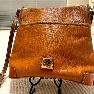 Dooney & Bourke crossbody in pebbled leather